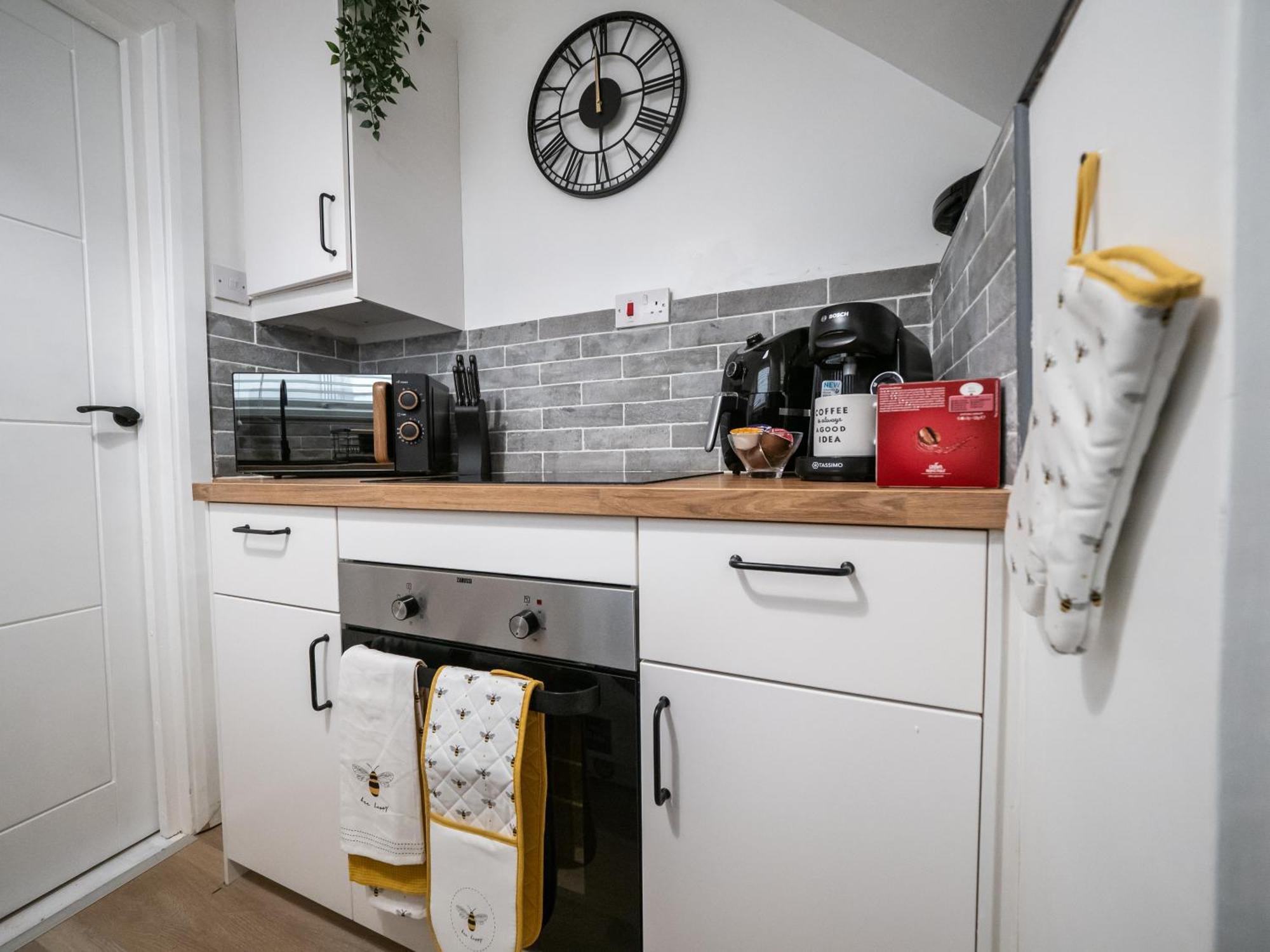 Seaside Retreat: Luxury 1-Bed, Free Parking Apartment Portsmouth Luaran gambar